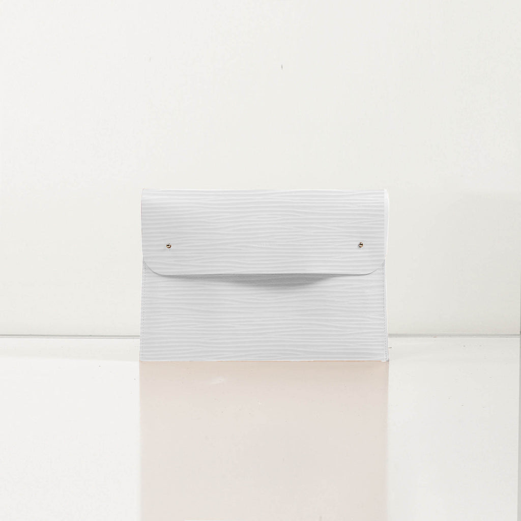 White Wavy Laptop Case – Wicker Wings